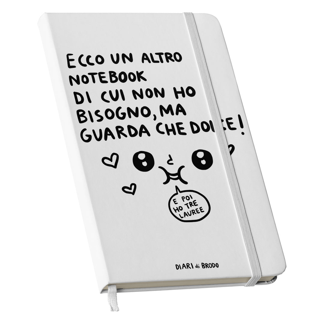 Taccuino Un'altro Notebook di cui non ho bisogno dell'album Me lo segno di Diari di brodo: copertina soft touch in 8 colori, con chiusura e segnalibro coordinati