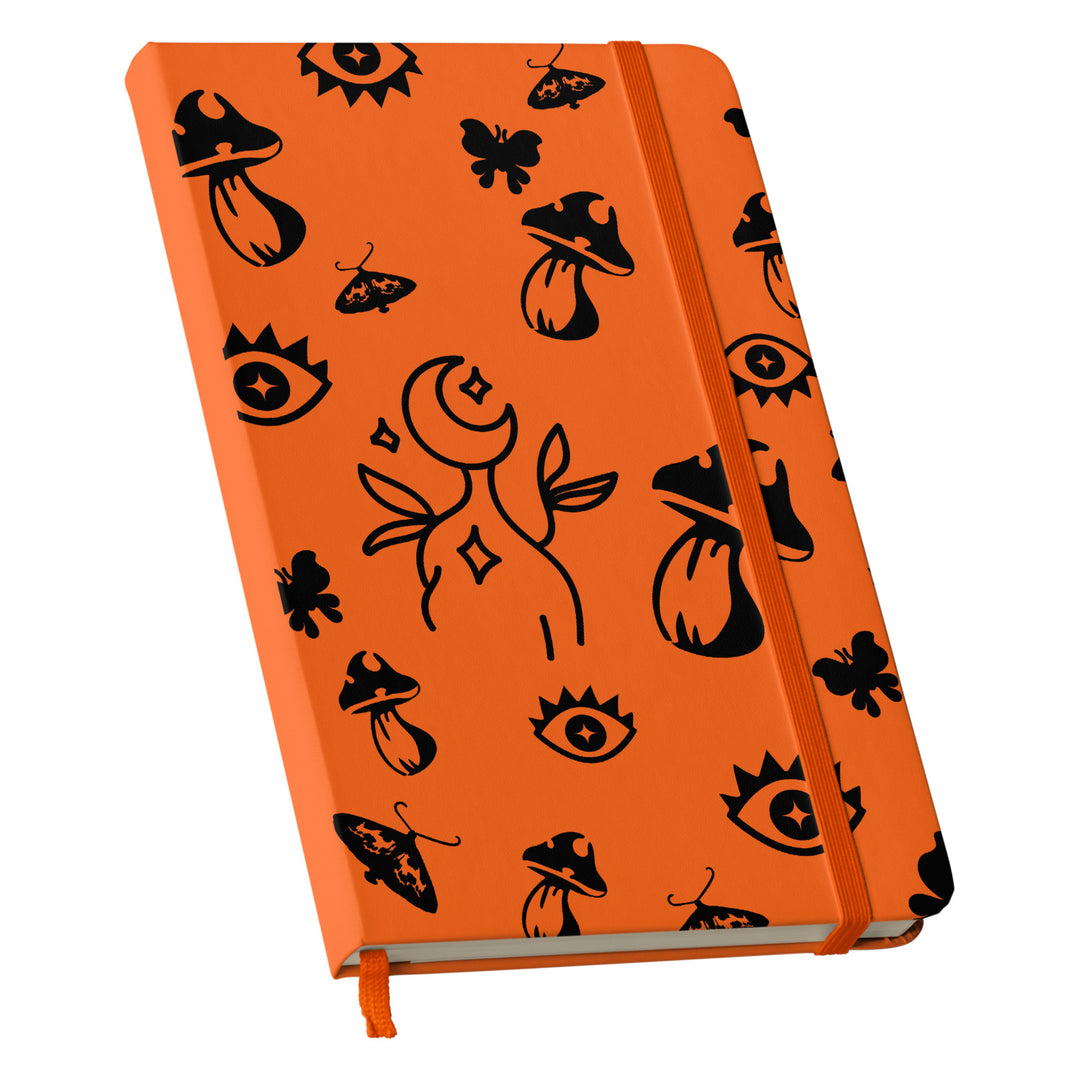 Taccuino Goth dell'album Witchy Wonder di WonderValy: copertina soft touch in 8 colori, con chiusura e segnalibro coordinati