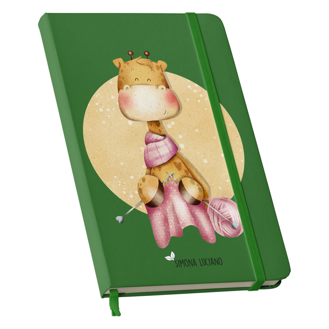 Taccuino Giraffa dell'album Wonderland di Simona Luciano: copertina soft touch in 8 colori, con chiusura e segnalibro coordinati