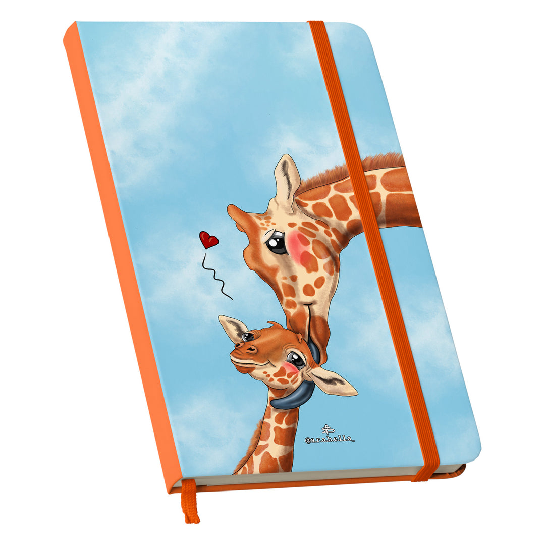Taccuino Mamma giraffa dell'album Amore in taccuini di Arabella: copertina soft touch in 8 colori, con chiusura e segnalibro coordinati