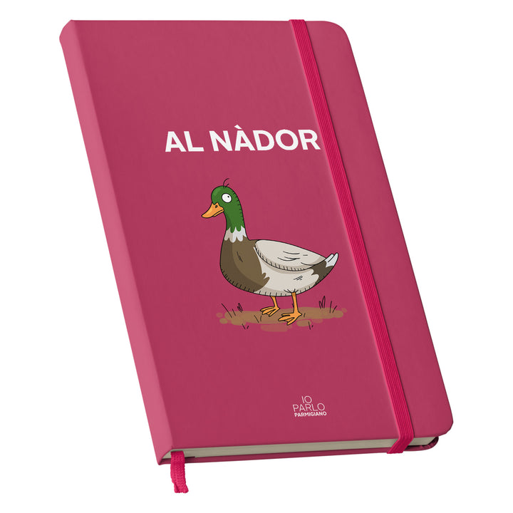 Taccuino AL NÀDOR dell'album LÌNNEA BÉSTJI di Io parlo parmigiano: copertina soft touch in 8 colori, con chiusura e segnalibro coordinati