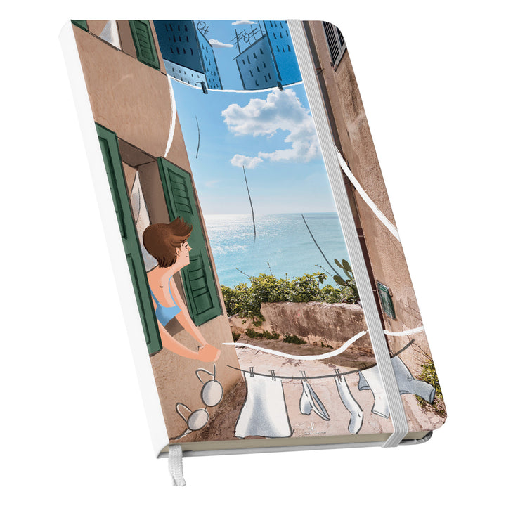 Taccuino Puglia dell'album Taccuini per viaggiare (anche con la mente) di Elisa Lanconelli: copertina soft touch in 8 colori, con chiusura e segnalibro coordinati