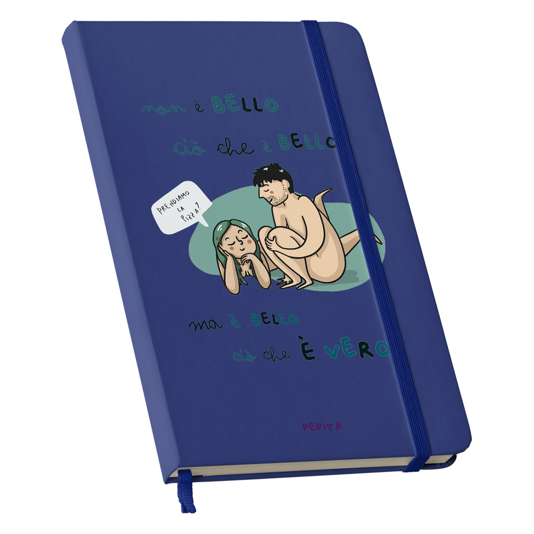 Taccuino E' bello ciò che è vero dell'album Taccuini a caso per gente speciale di PEPITALAND: copertina soft touch in 8 colori, con chiusura e segnalibro coordinati