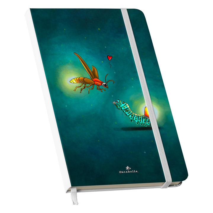 Taccuino Per amore lucciola dell'album Amore in taccuini di Arabella: copertina soft touch in 8 colori, con chiusura e segnalibro coordinati