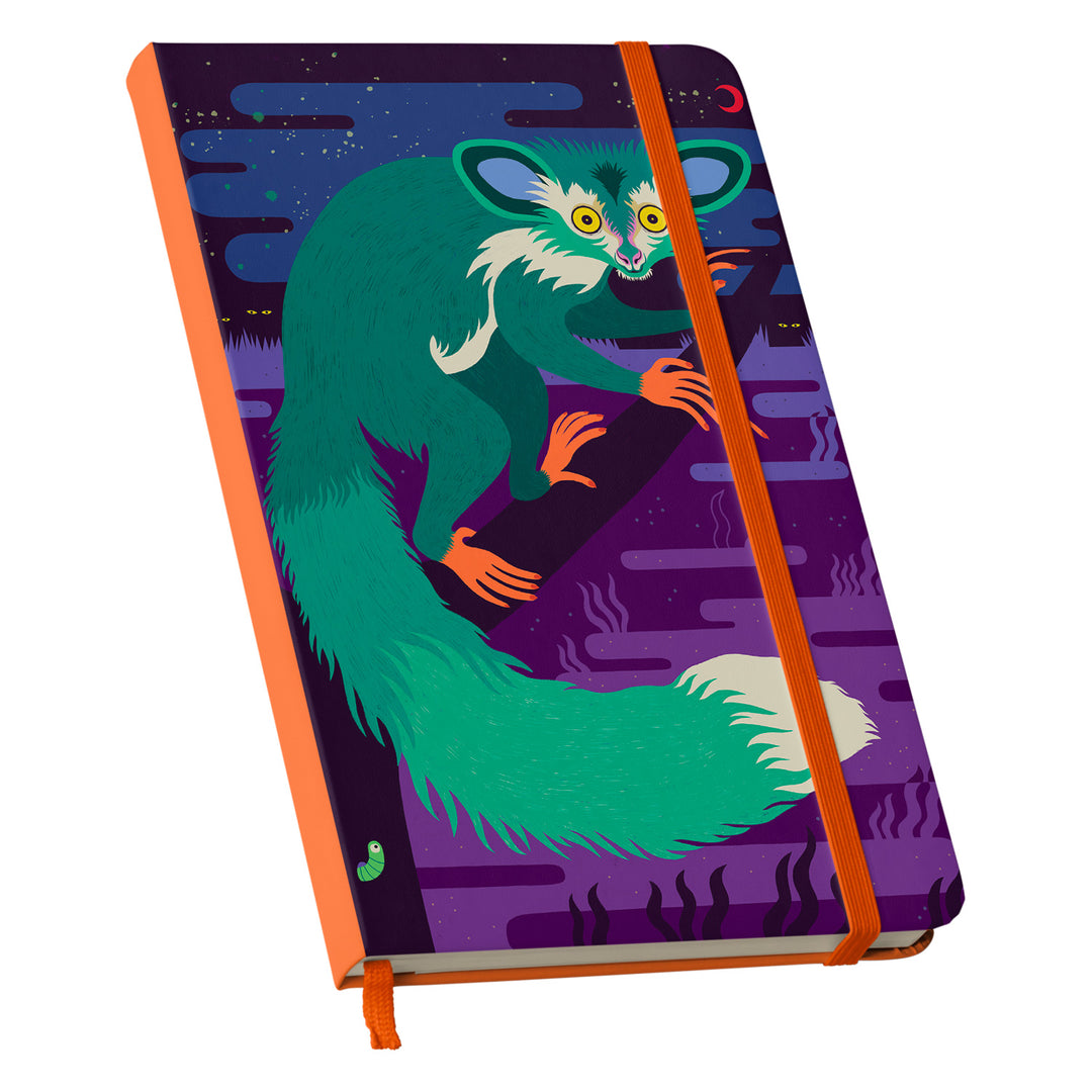 Taccuino Aye-aye dell'album Taccuini selvatici di Silvia Mauri: copertina soft touch in 8 colori, con chiusura e segnalibro coordinati