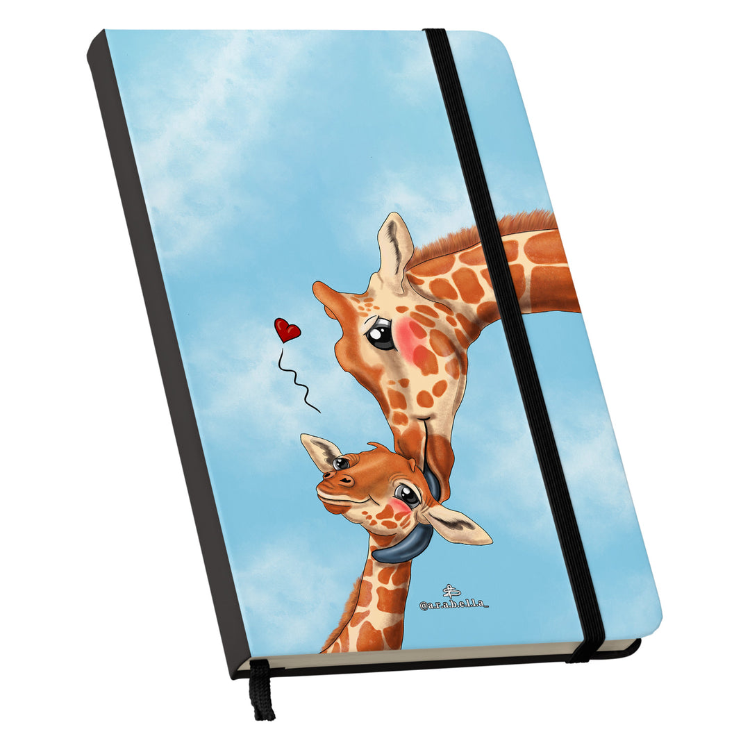 Taccuino Mamma giraffa dell'album Amore in taccuini di Arabella: copertina soft touch in 8 colori, con chiusura e segnalibro coordinati