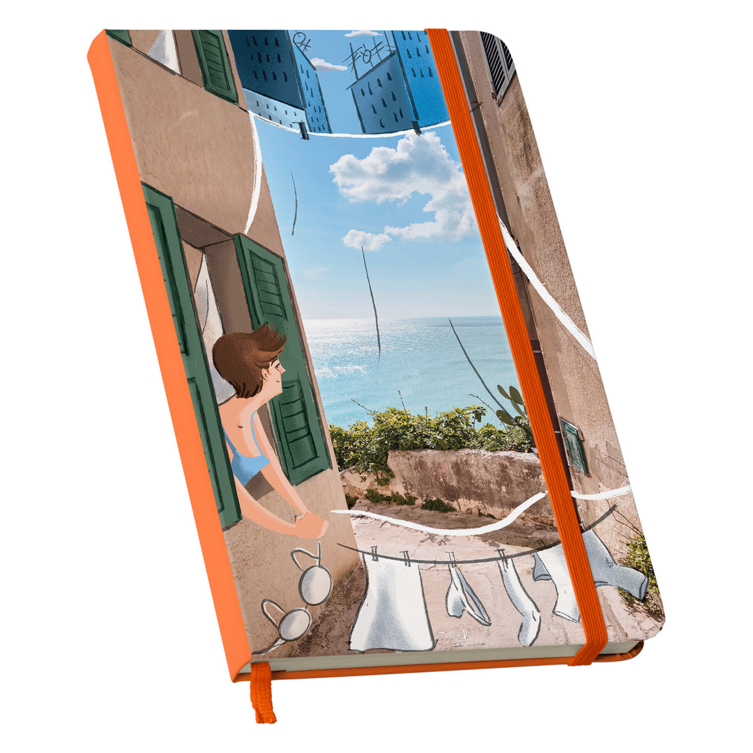 Taccuino Puglia dell'album Taccuini per viaggiare (anche con la mente) di Elisa Lanconelli: copertina soft touch in 8 colori, con chiusura e segnalibro coordinati