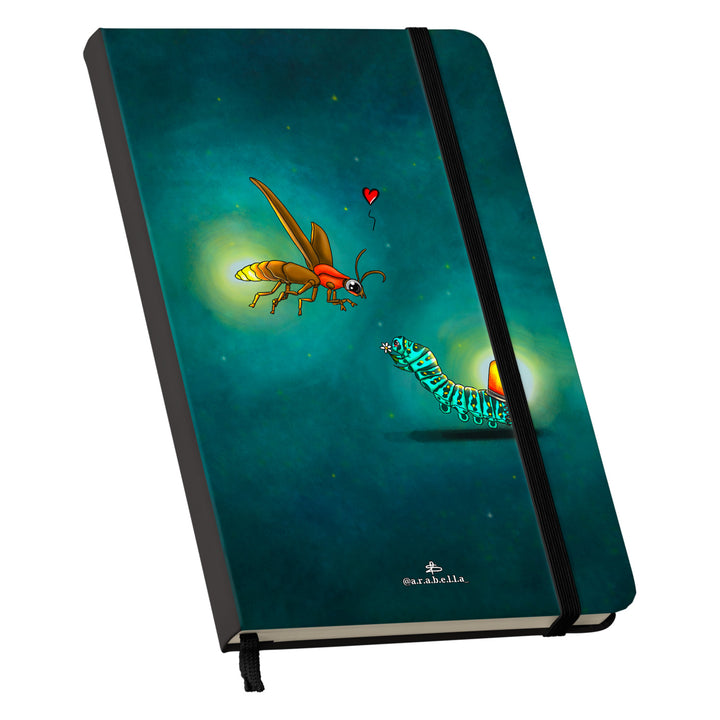 Taccuino Per amore lucciola dell'album Amore in taccuini di Arabella: copertina soft touch in 8 colori, con chiusura e segnalibro coordinati