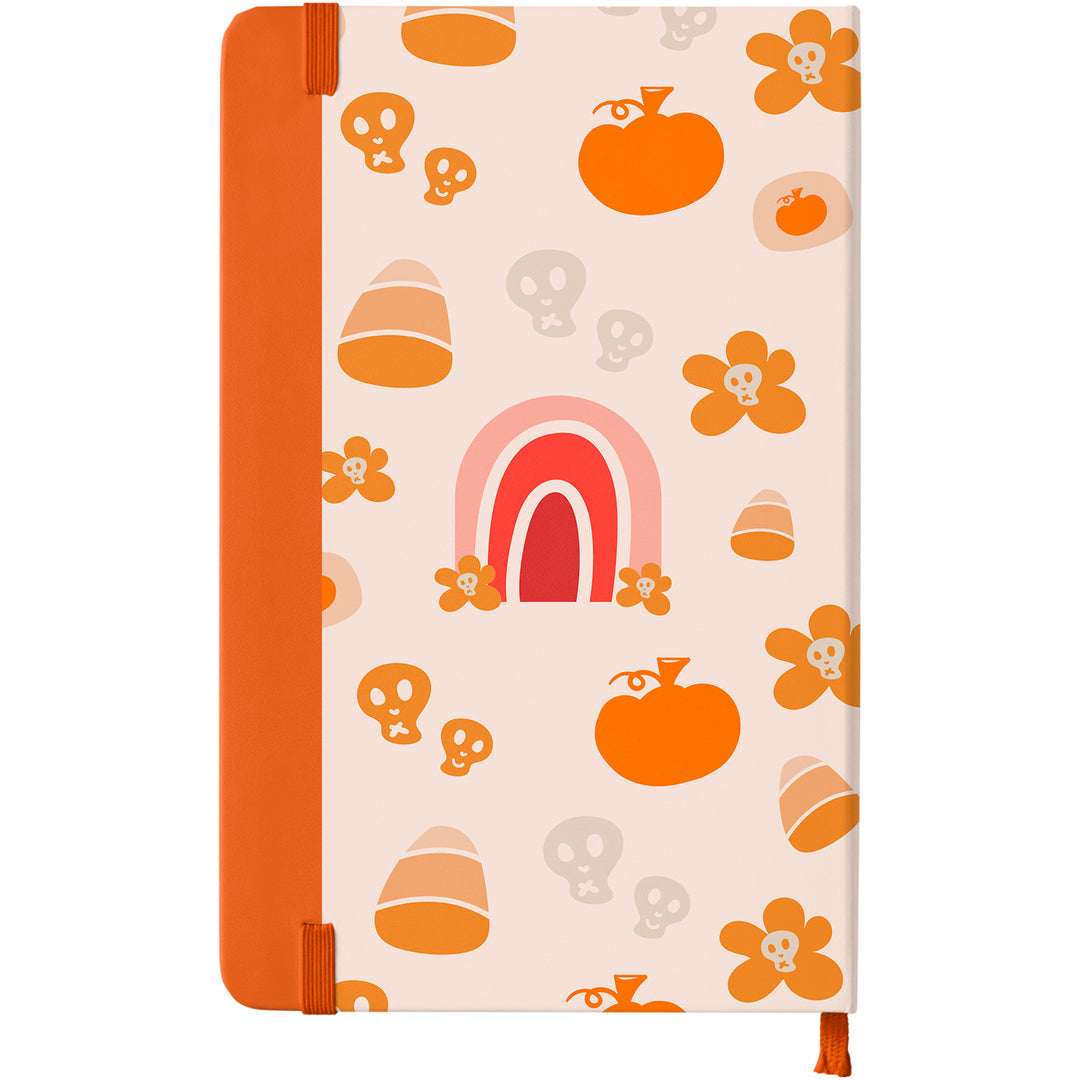 Taccuino Halloween dell'album Witchy Wonder di WonderValy: copertina soft touch in 8 colori, con chiusura e segnalibro coordinati