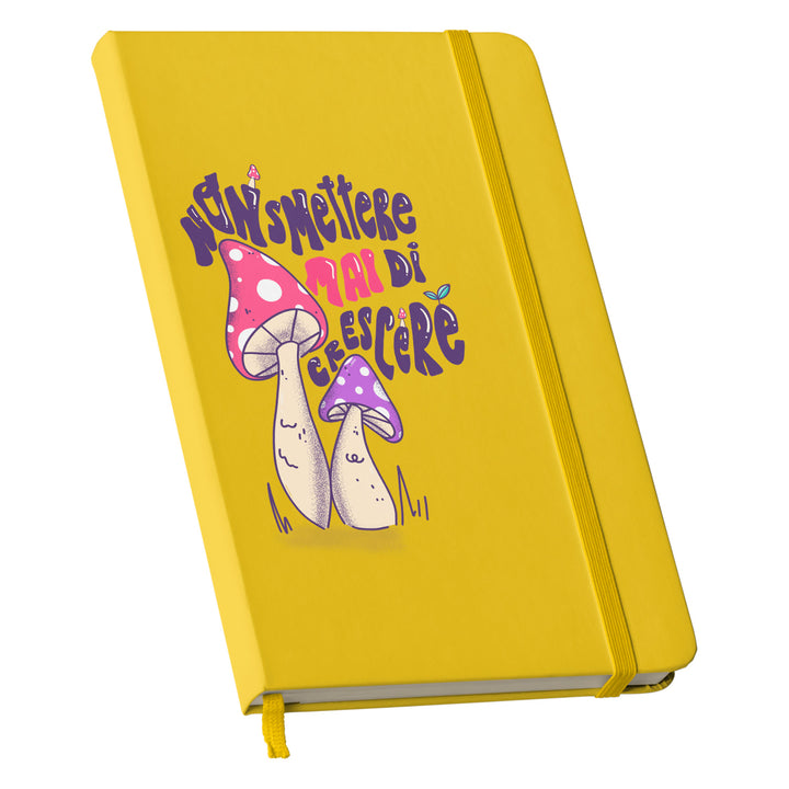 Taccuino Funghi dell'album Witchy Wonder di WonderValy: copertina soft touch in 8 colori, con chiusura e segnalibro coordinati