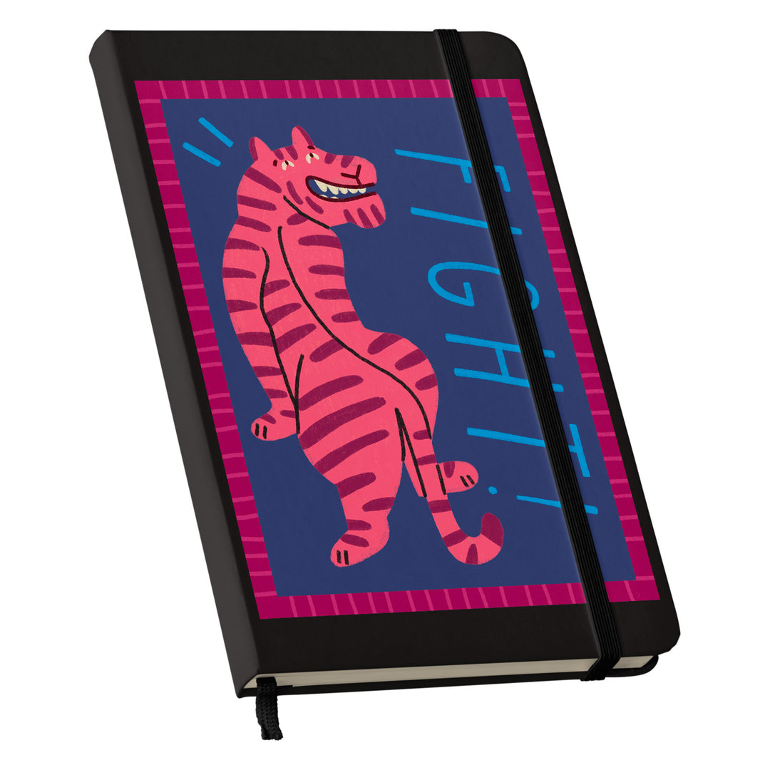 Taccuino Fight dell'album Lo scrivo qui così mi ricordo di Tigre contro Tigre: copertina soft touch in 8 colori, con chiusura e segnalibro coordinati