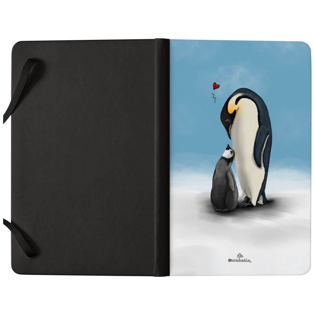 Taccuino Papà pinguino dell'album Amore in taccuini di Arabella: copertina soft touch in 8 colori, con chiusura e segnalibro coordinati
